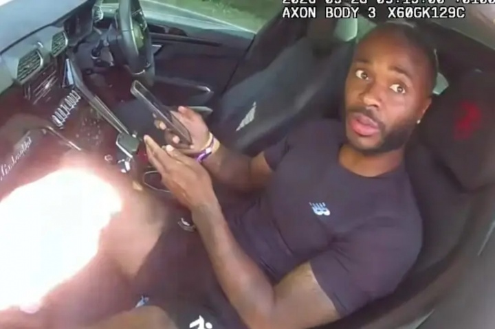 电讯报:斯特林是咎由自取;喜欢豪车的球员 有几个能好好开车? 电讯报:斯特林是咎由自取;喜欢豪车的球员 有几个能好好开车?