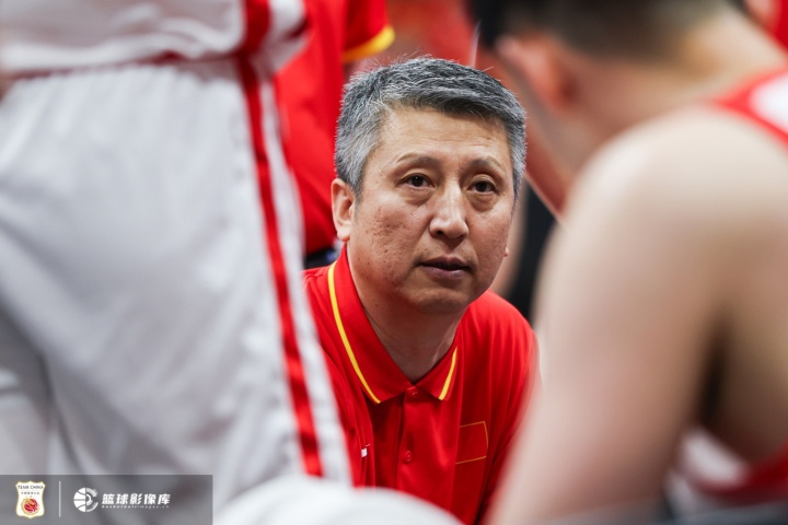 记者:我觉得主教练不该背所有锅 但主教练无疑是队伍第一责任人 记者:我觉得主教练不该背所有锅 但主教练无疑是队伍第一责任人