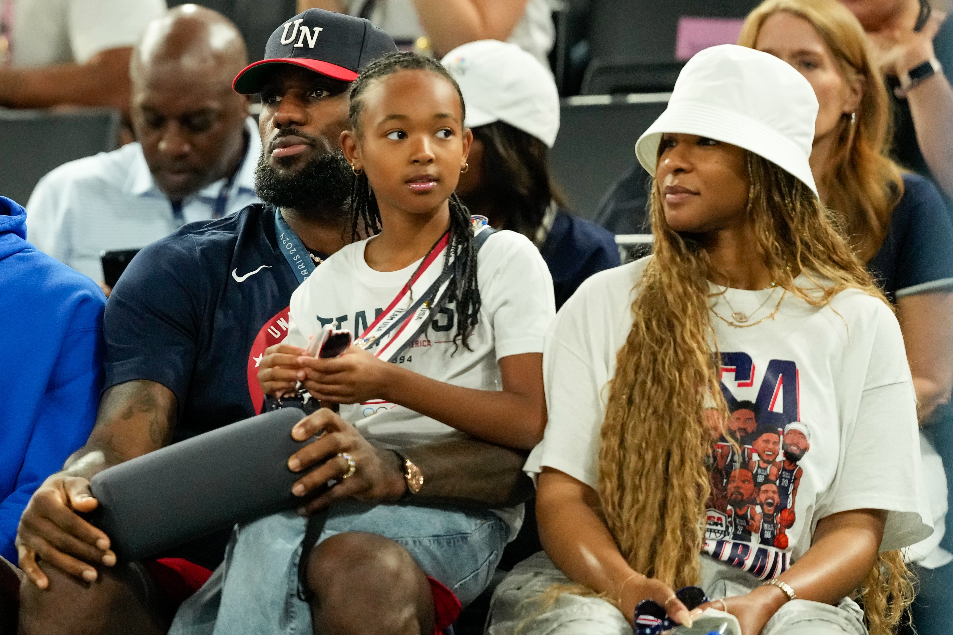 为女儿铺路?詹姆斯妻子投资洛杉矶的排球队 朱莉就打排球 为女儿铺路?詹姆斯妻子投资洛杉矶的排球队 朱莉就打排球